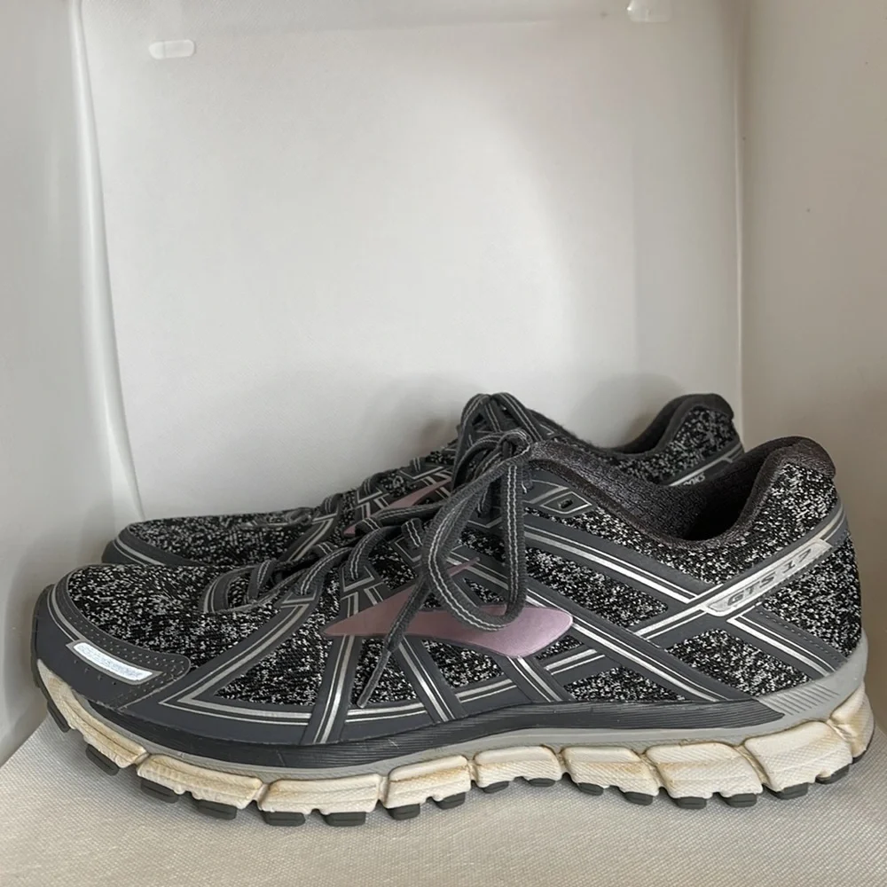 Brooks Women’s Adrenaline GTS 17 Grey/Black/Pink Size 11 - EUC